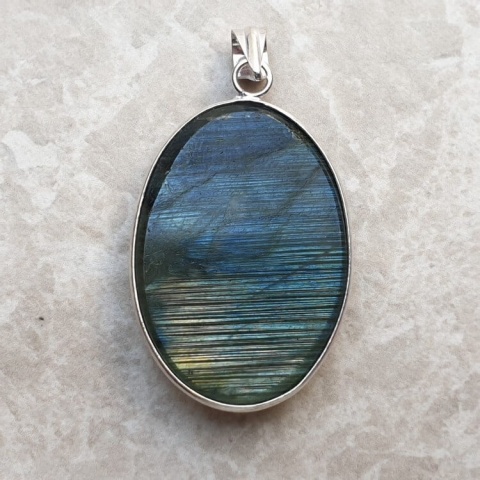 Labradorite pendant 35x25 mm no A325 Labradorite pendant 35x25 mm no A325