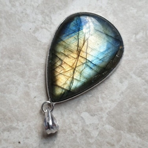 Labradorite pendant 35x26 mm no A348