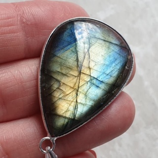 Labradorite pendant 35x26 mm no A348