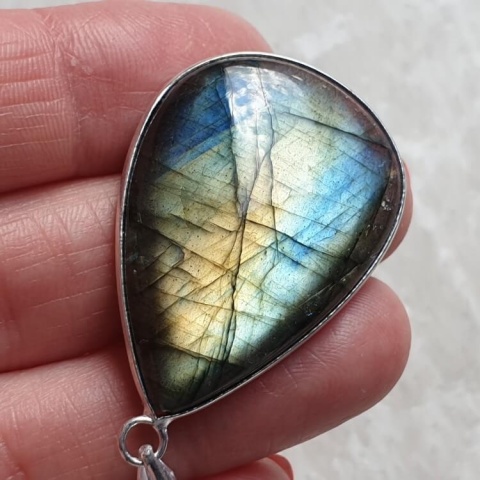 Labradorite pendant 35x26 mm no A348