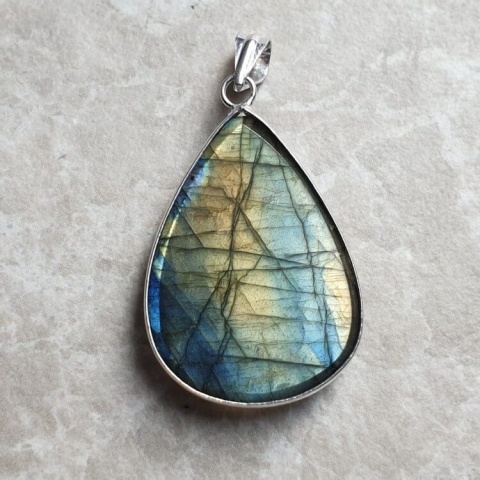 Labradorite pendant 35x26 mm no A348