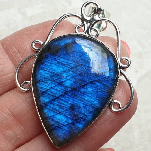 Labradorite pendant 35x27 mm no A210 Labradorite pendant 35x27 mm no A210