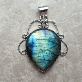 Labradorite pendant 35x28 mm no A78