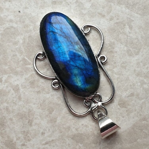 Labradorite pendant 36x17 mm no A89