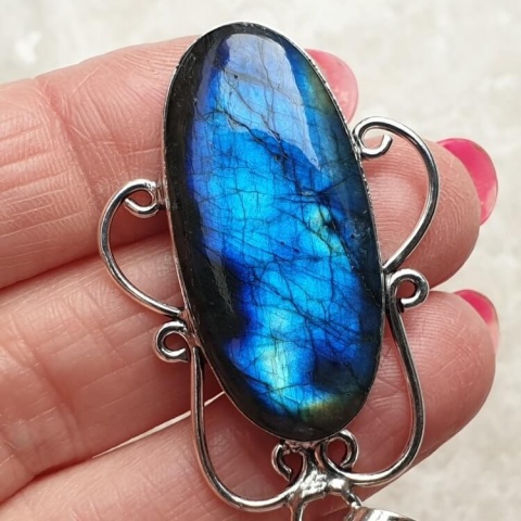 Labradorite pendant 36x17 mm no A89