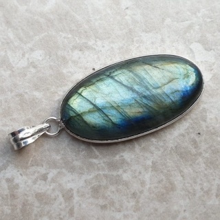 Labradorite pendant 36x19 mm no A312