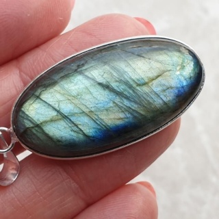 Labradorite pendant 36x19 mm no A312