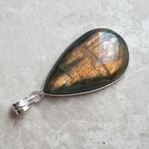 Labradorite pendant 36x21 mm no A371 Labradorite pendant 36x21 mm no A371