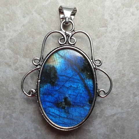 Labradorite pendant 36x26 mm no A188