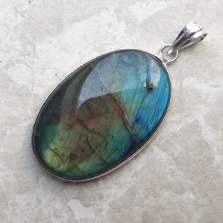 Labradorite pendant 37x24 mm no A322