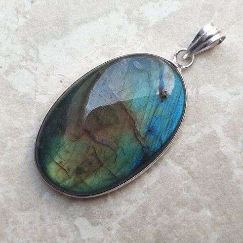 Labradorite pendant 37x24 mm no A322