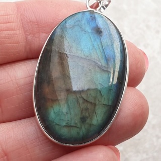 Labradorite pendant 37x24 mm no A322