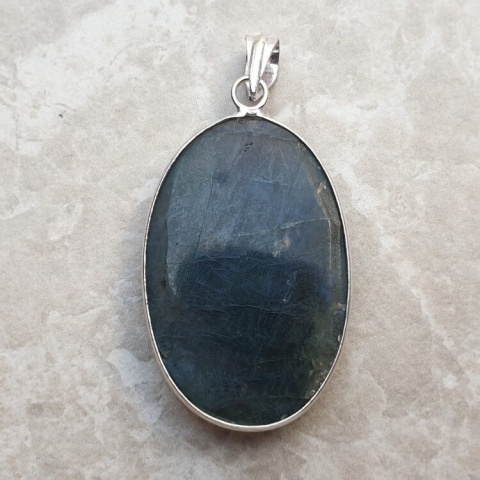 Labradorite pendant 37x24 mm no A322