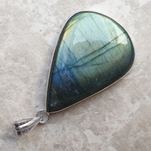 Labradorite pendant 37x26 mm no A304 Labradorite pendant 37x26 mm no A304