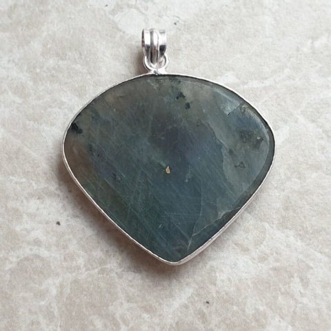 Labradorite pendant 37x34 mm no A340 Labradorite pendant 37x34 mm no A340
