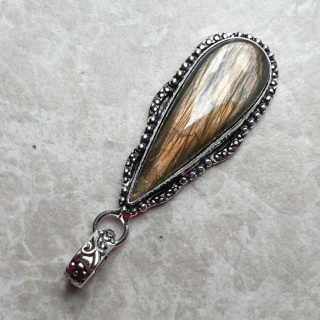 Labradorite pendant 38x14 mm no A157