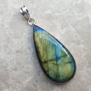 Labradorite pendant 38x19 mm no A319