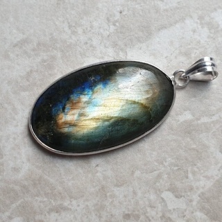 Labradorite pendant 38x22 mm no A347