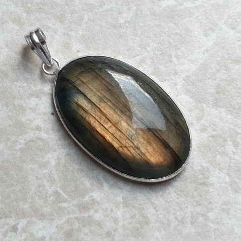 Labradorite pendant 38x24 mm no A330 Labradorite pendant 38x24 mm no A330