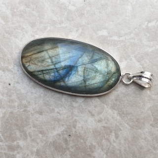 Labradorite pendant 39x21 mm no A302