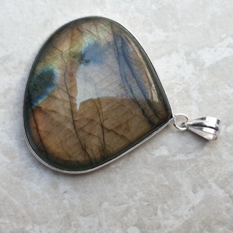 Labradorite pendant 40x38 mm no A281 Labradorite pendant 40x38 mm no A281