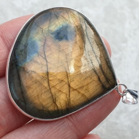 Labradorite pendant 40x38 mm no A281 Labradorite pendant 40x38 mm no A281
