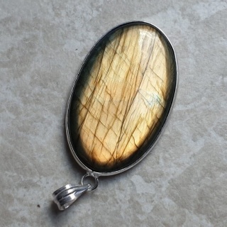 Labradorite pendant 41x26 mm no A331