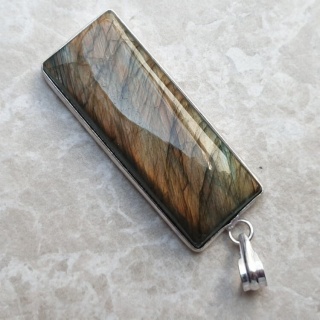 Labradorite pendant 42x17 mm no A315
