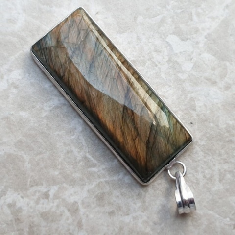 Labradorite pendant 42x17 mm no A315