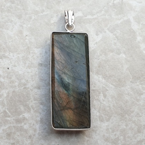 Labradorite pendant 42x17 mm no A315
