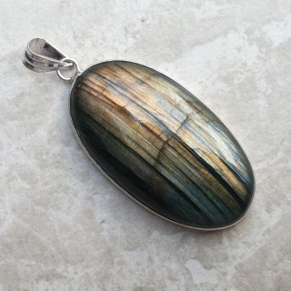 Labradorite pendant 42x23 mm no A324