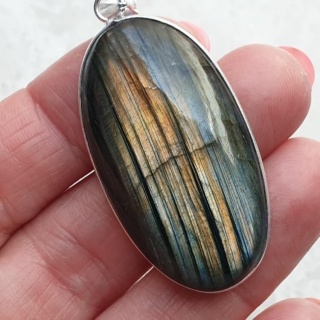 Labradorite pendant 42x23 mm no A324