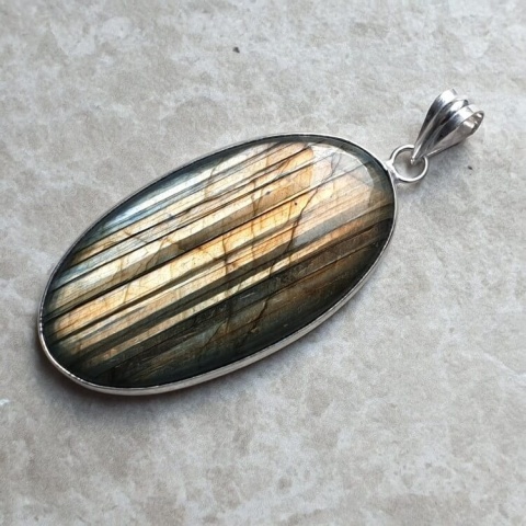 Labradorite pendant 42x23 mm no A329