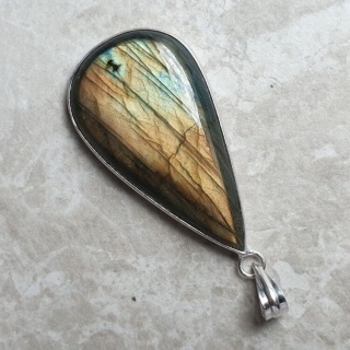 Labradorite pendant 42x24 mm no A342