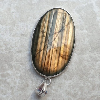 Labradorite pendant 42x26 mm no A260