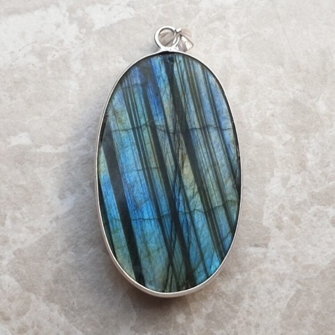 Labradorite pendant 43x26 mm no A285 Labradorite pendant 43x26 mm no A285