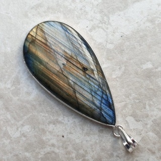 Labradorite pendant 46x24 mm no A288