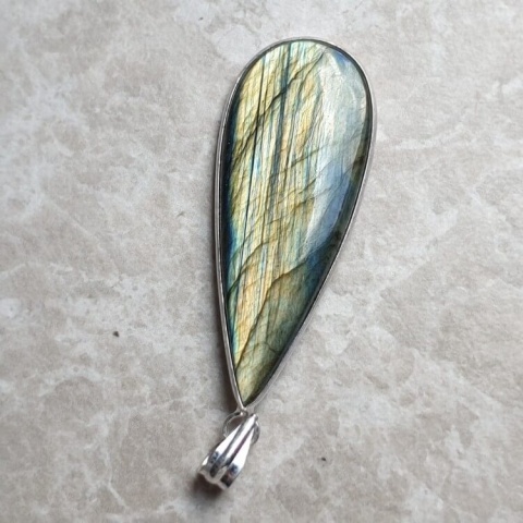 Labradorite pendant 47x19 mm no A335 Labradorite pendant 47x19 mm no A335