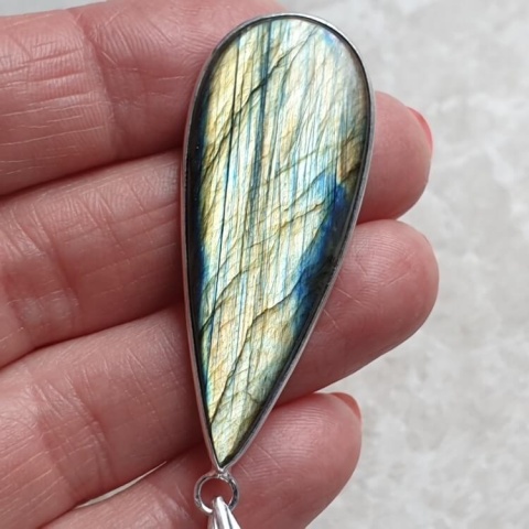 Labradorite pendant 47x19 mm no A335 Labradorite pendant 47x19 mm no A335