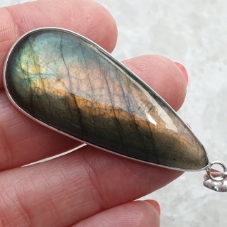 Labradorite pendant 47x21 mm no A293