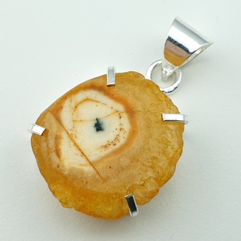 Solar quartz pendant 26x24 mm no 104 Solar quartz pendant 26x24 mm no 104