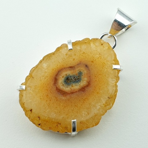 Solar quartz pendant 35x27 mm no 100 Solar quartz pendant 35x27 mm no 100