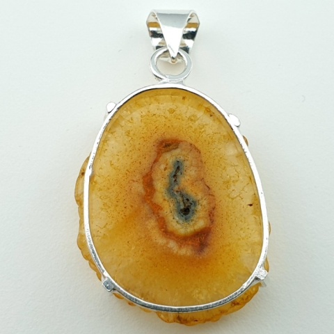 Solar quartz pendant 35x27 mm no 100 Solar quartz pendant 35x27 mm no 100