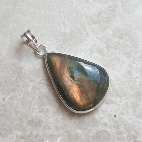 Labradorite pendant 28x21 mm no A386 Labradorite pendant 28x21 mm no A386