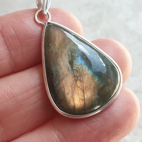Labradorite pendant 28x21 mm no A386 Labradorite pendant 28x21 mm no A386