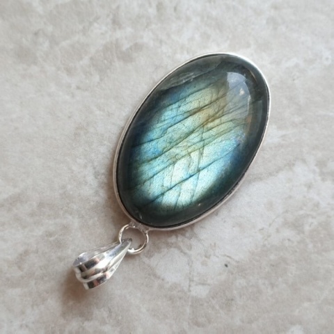 Labradorite pendant 29x19 mm no A392 Labradorite pendant 29x19 mm no A392