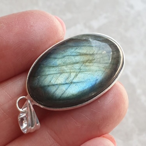 Labradorite pendant 29x19 mm no A392 Labradorite pendant 29x19 mm no A392