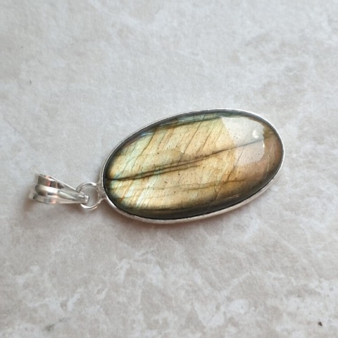 Labradorite pendant 31x18 mm no A390 Labradorite pendant 31x18 mm no A390