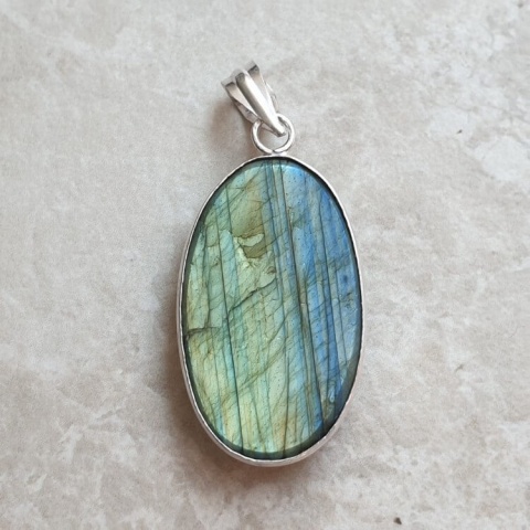 Labradorite pendant 31x19 mm no A391 Labradorite pendant 31x19 mm no A391