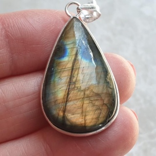 Labradorite pendant 31x20 mm no A389